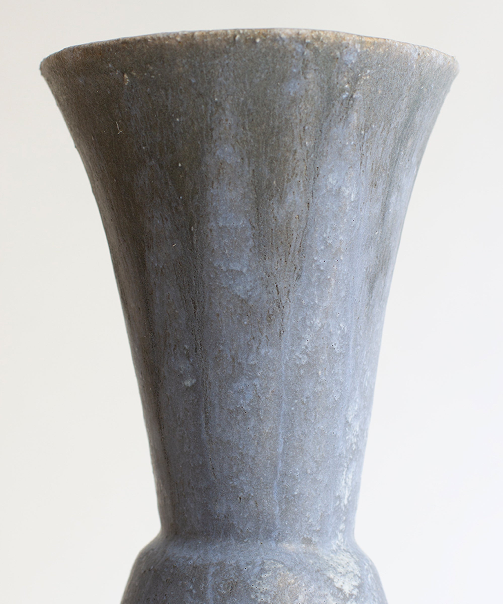arq-014-stoneware-vase-03