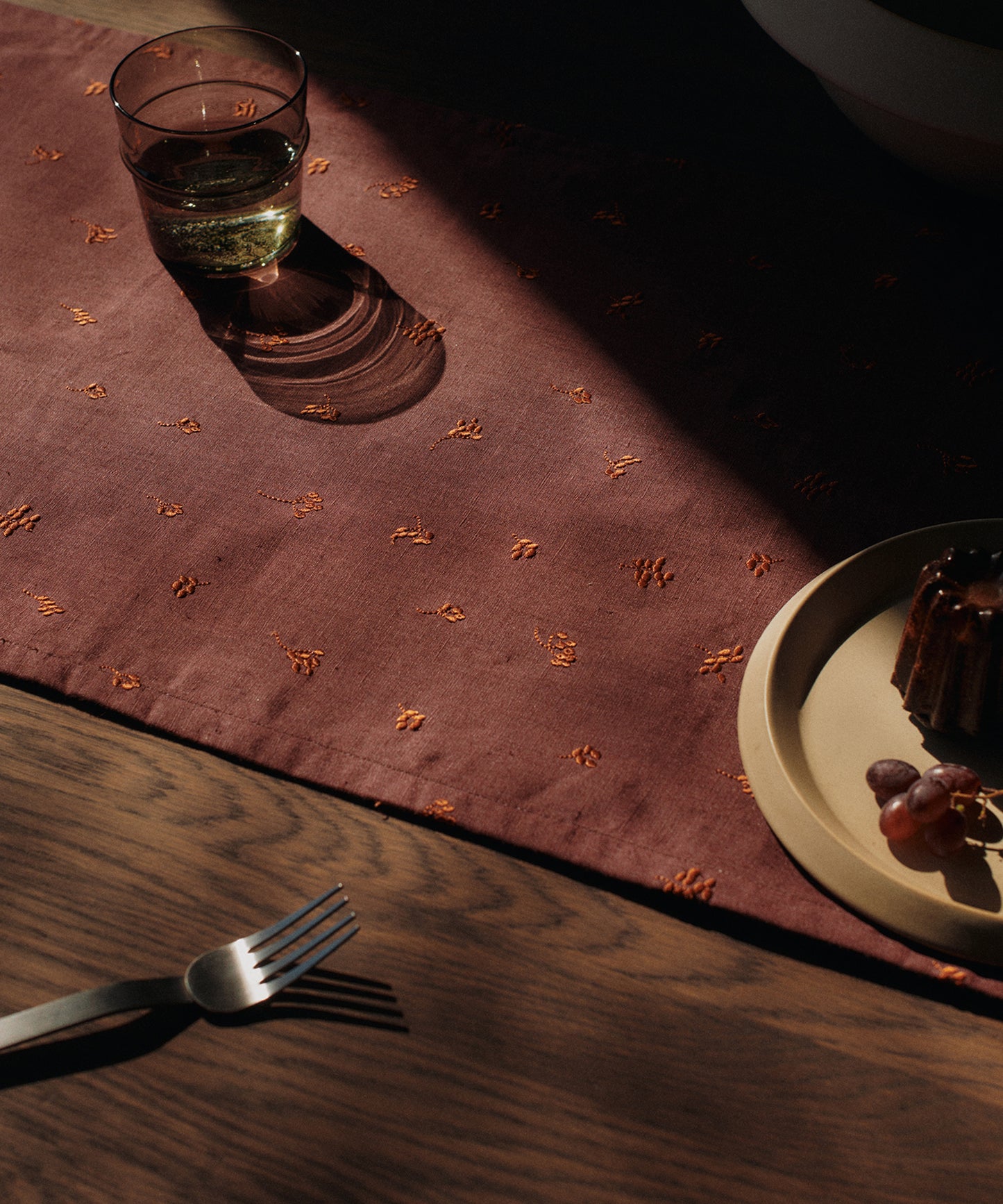 Baies Table Runner