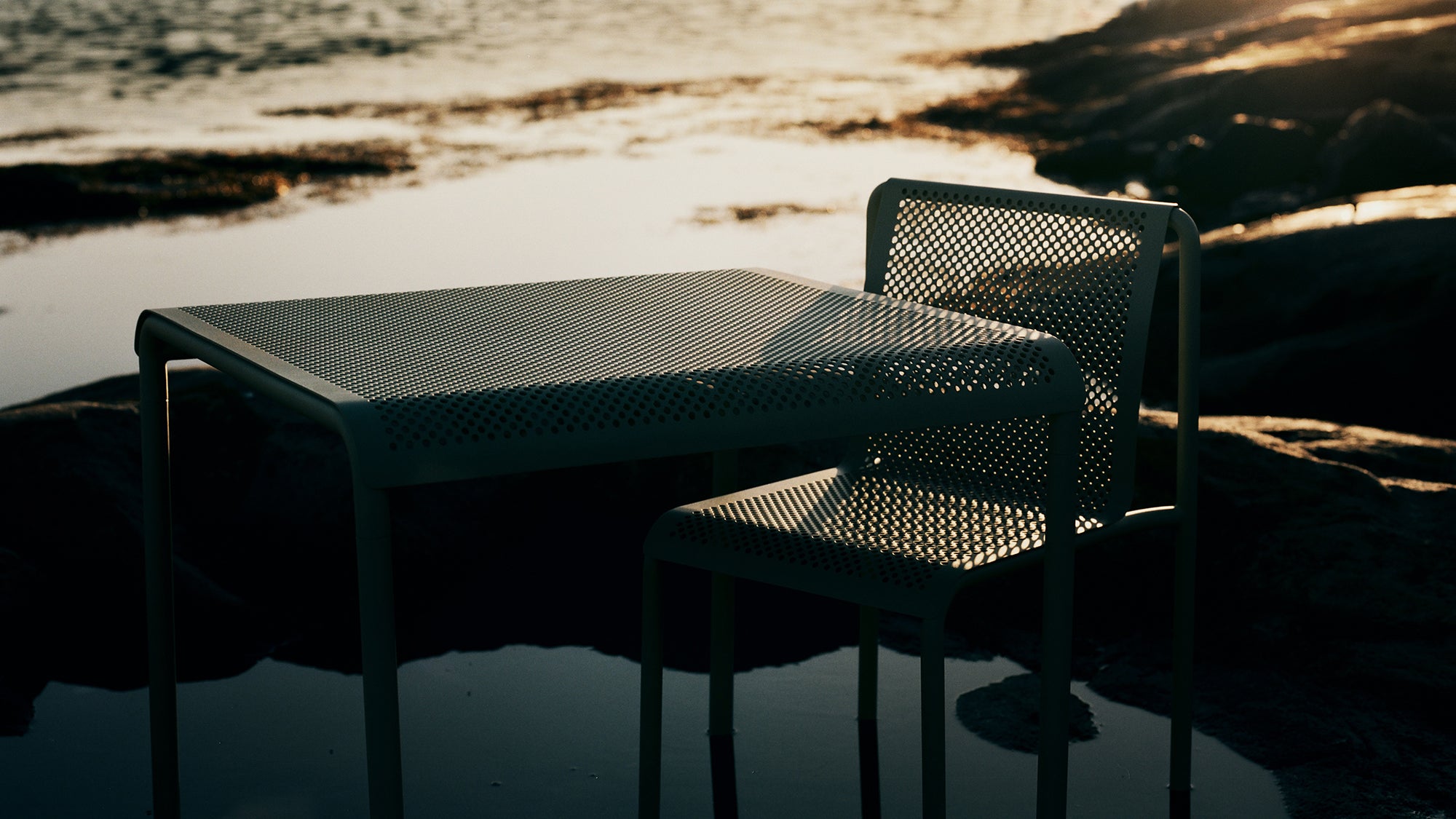Dapple Dining Table