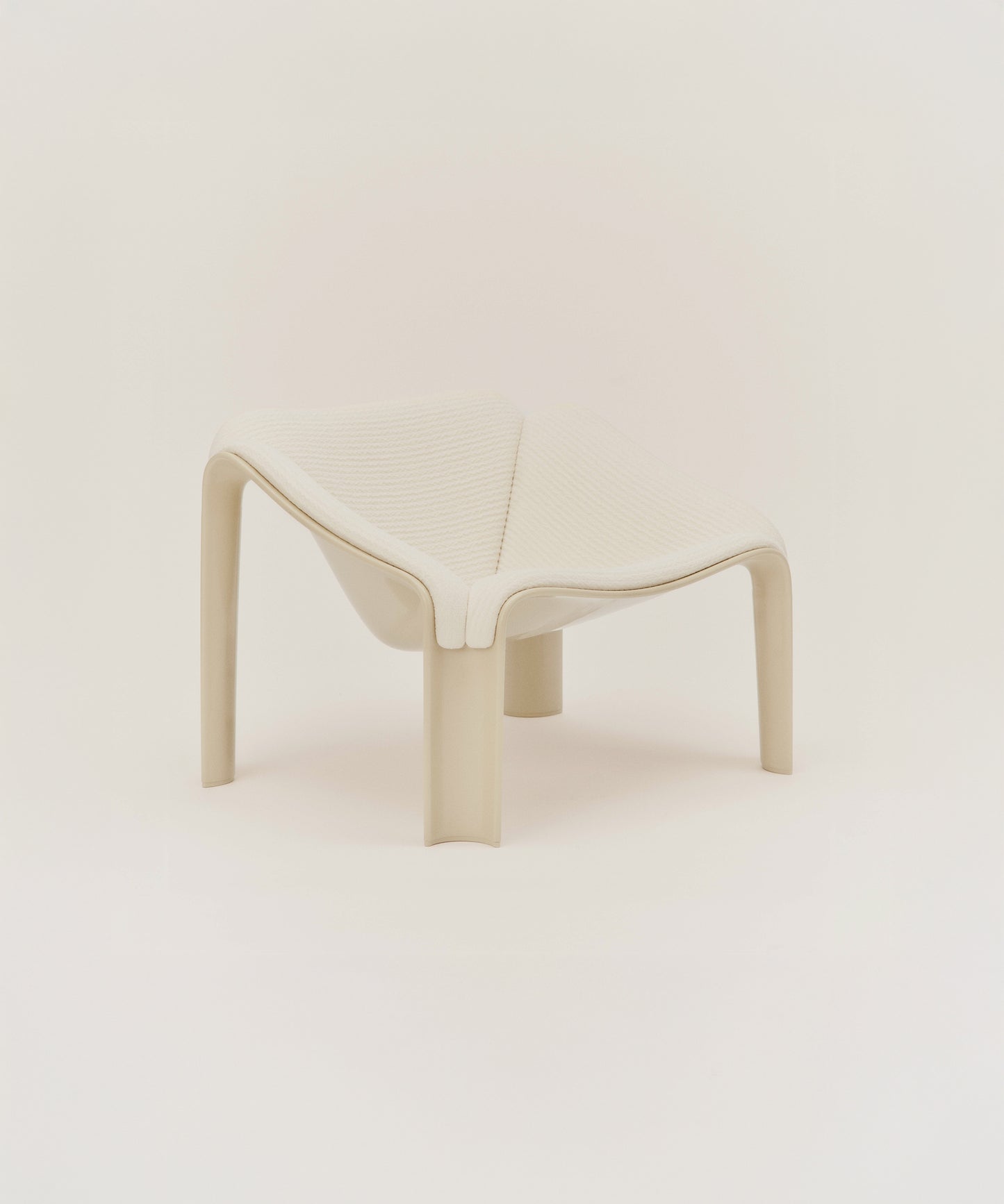 F300 Lounge Chair