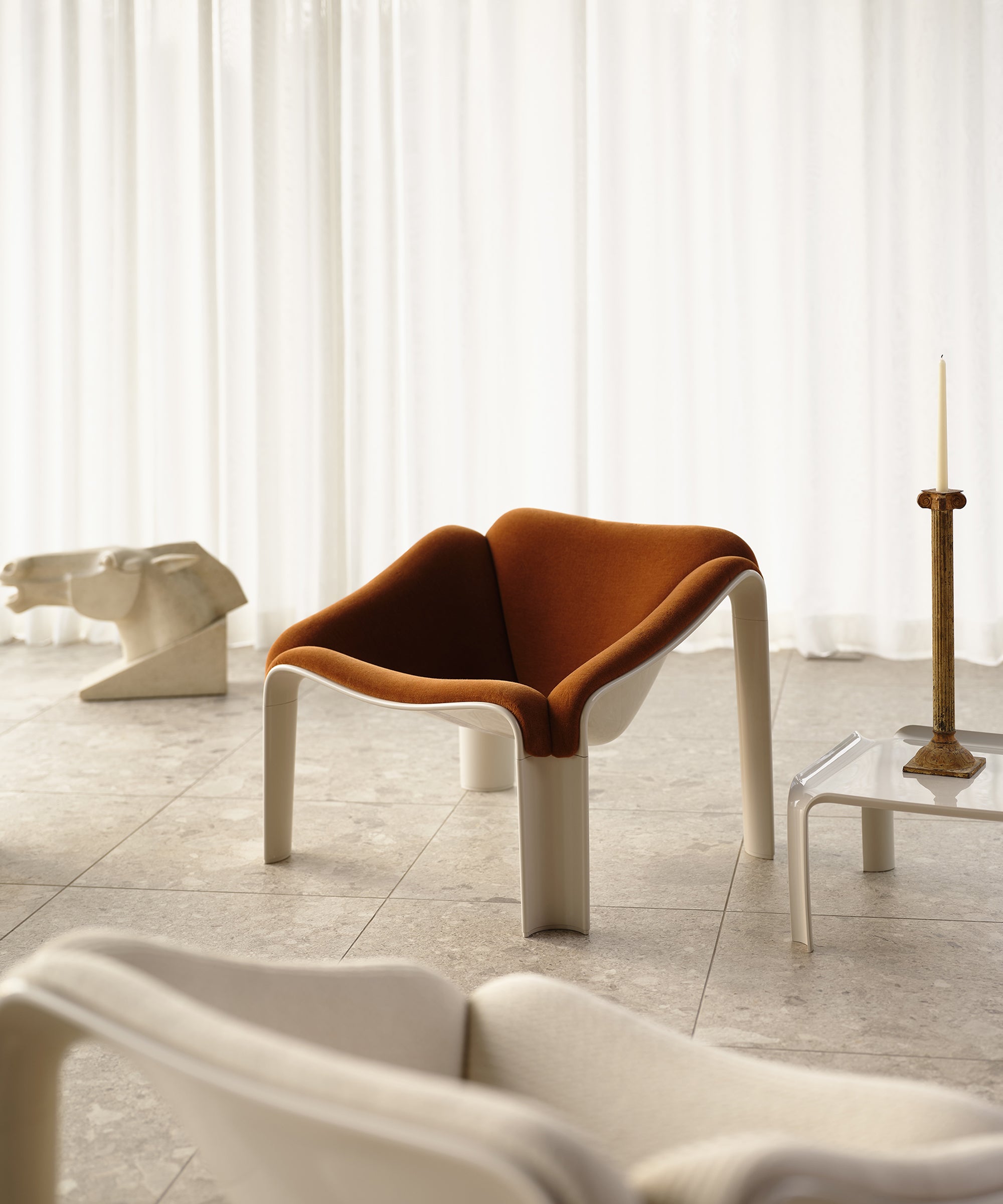 F300 Lounge Chair