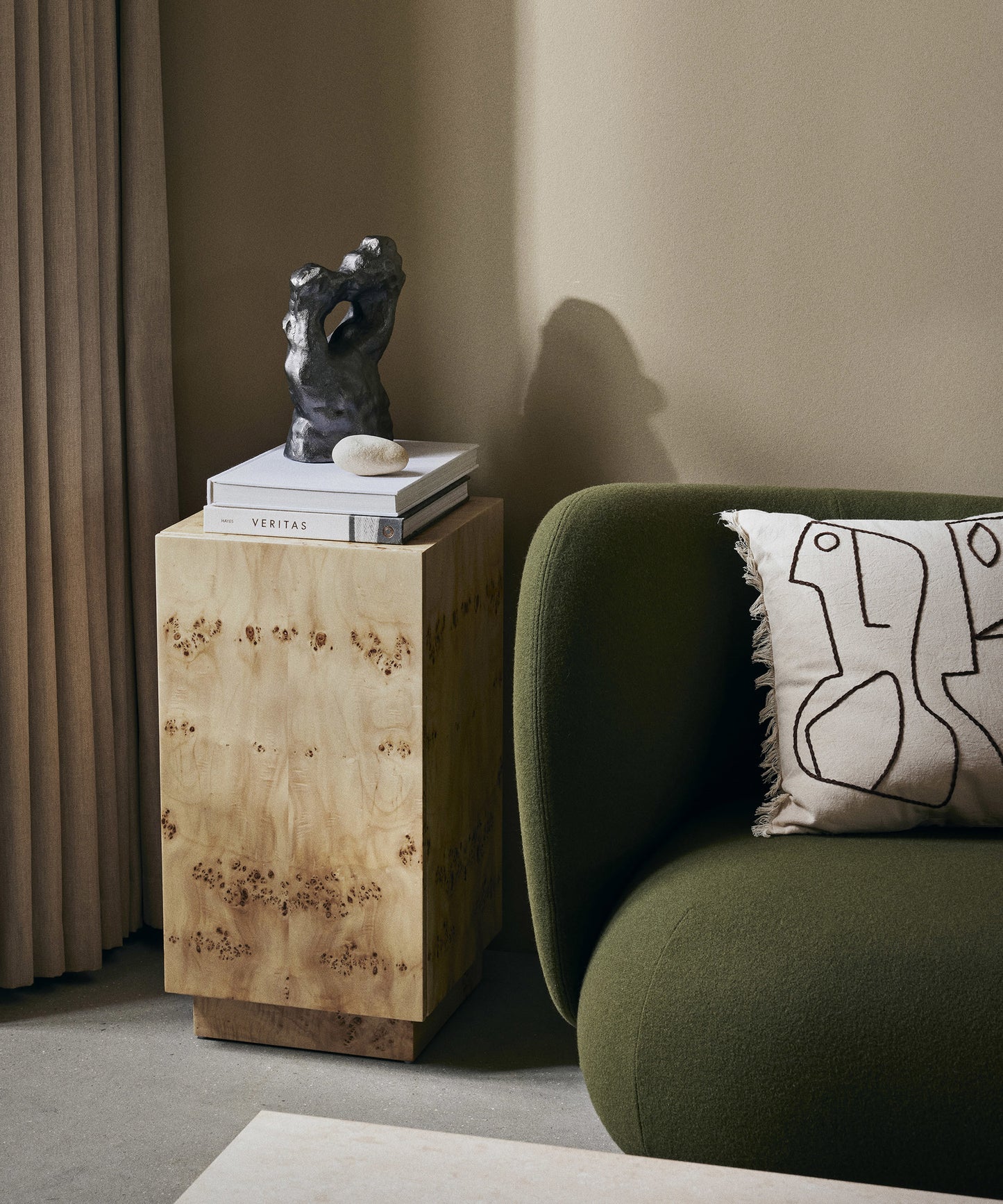figure-cushion-01