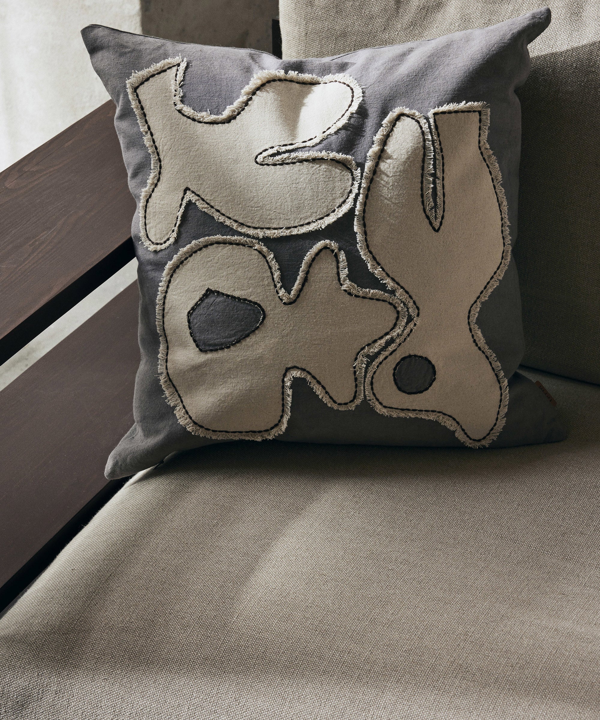 figure-cushion-03
