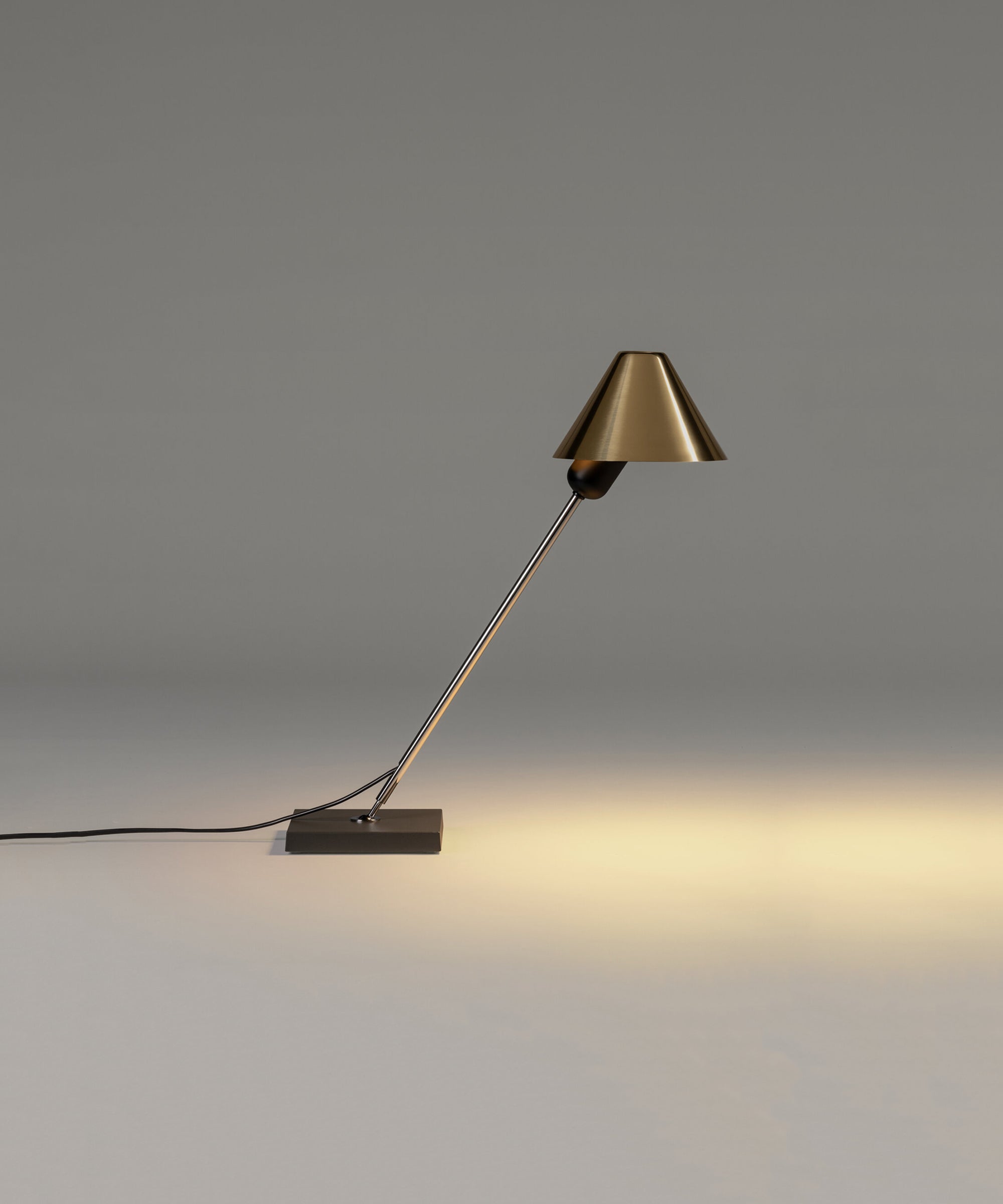 gira-table-lamp-GIRTA01UL-06