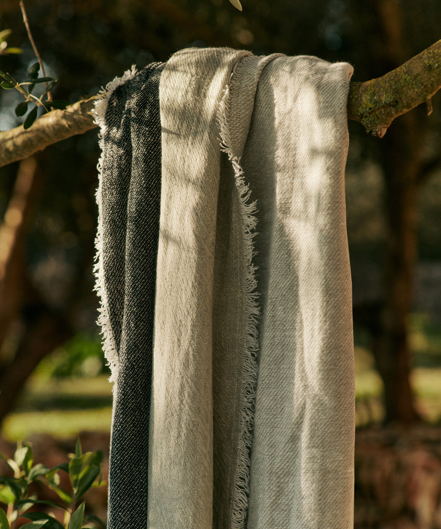 Pila Linen Throw