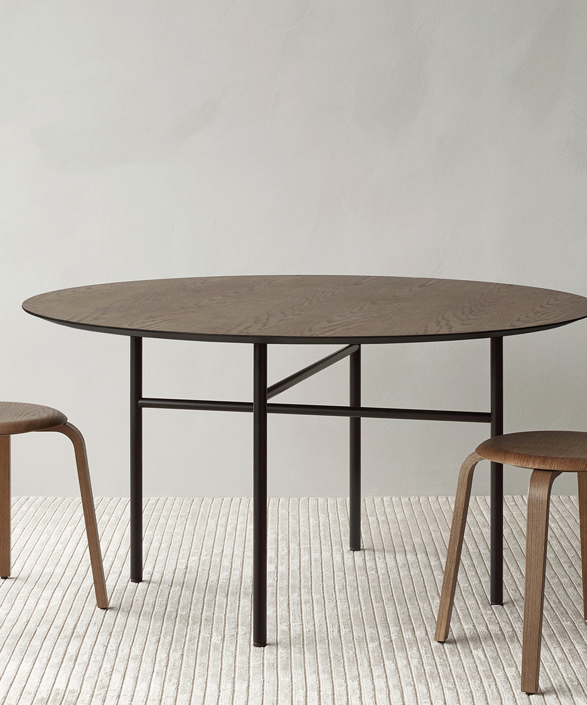 Snaregade Dining Table