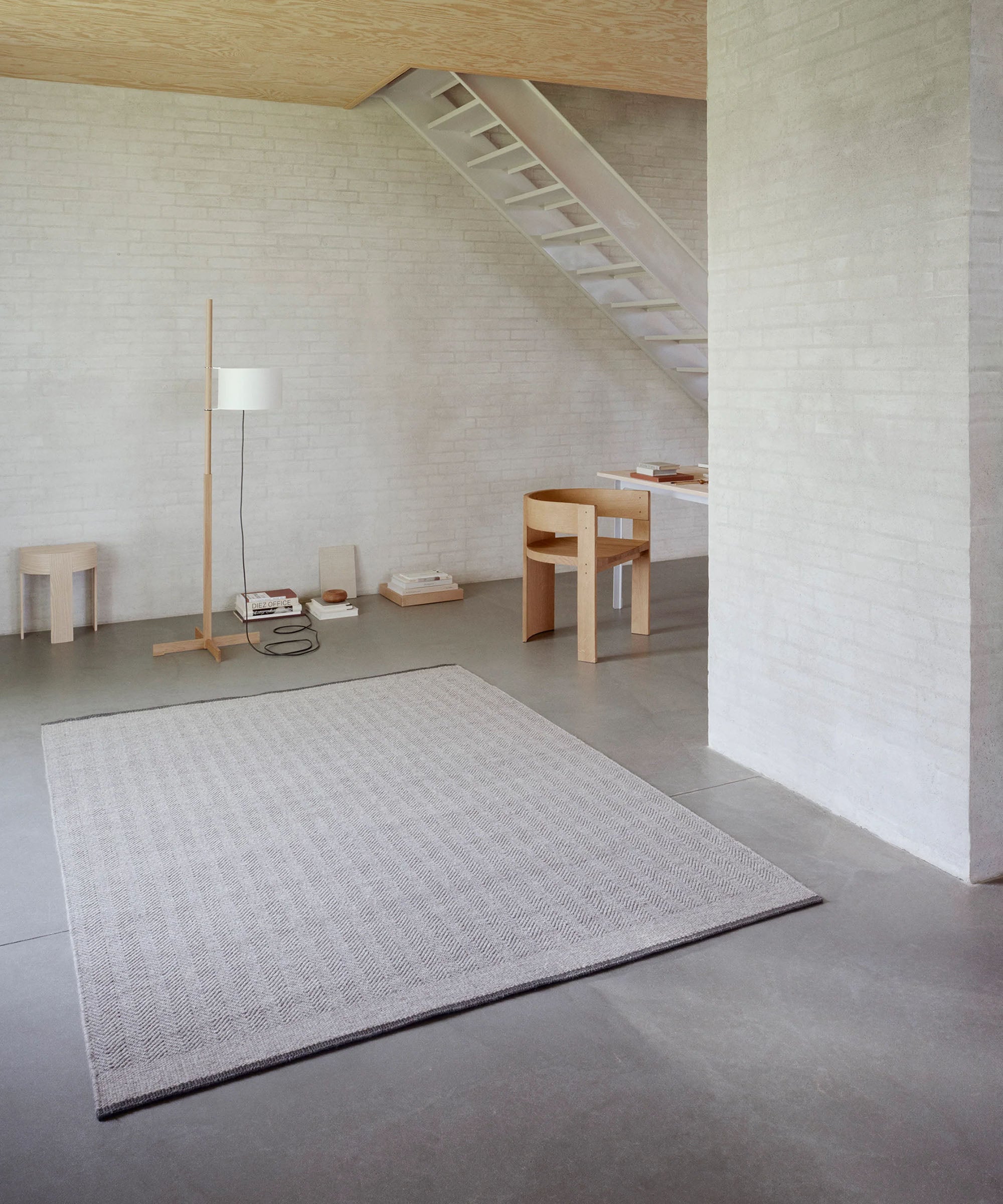 Stratum Echo Rug in Grey