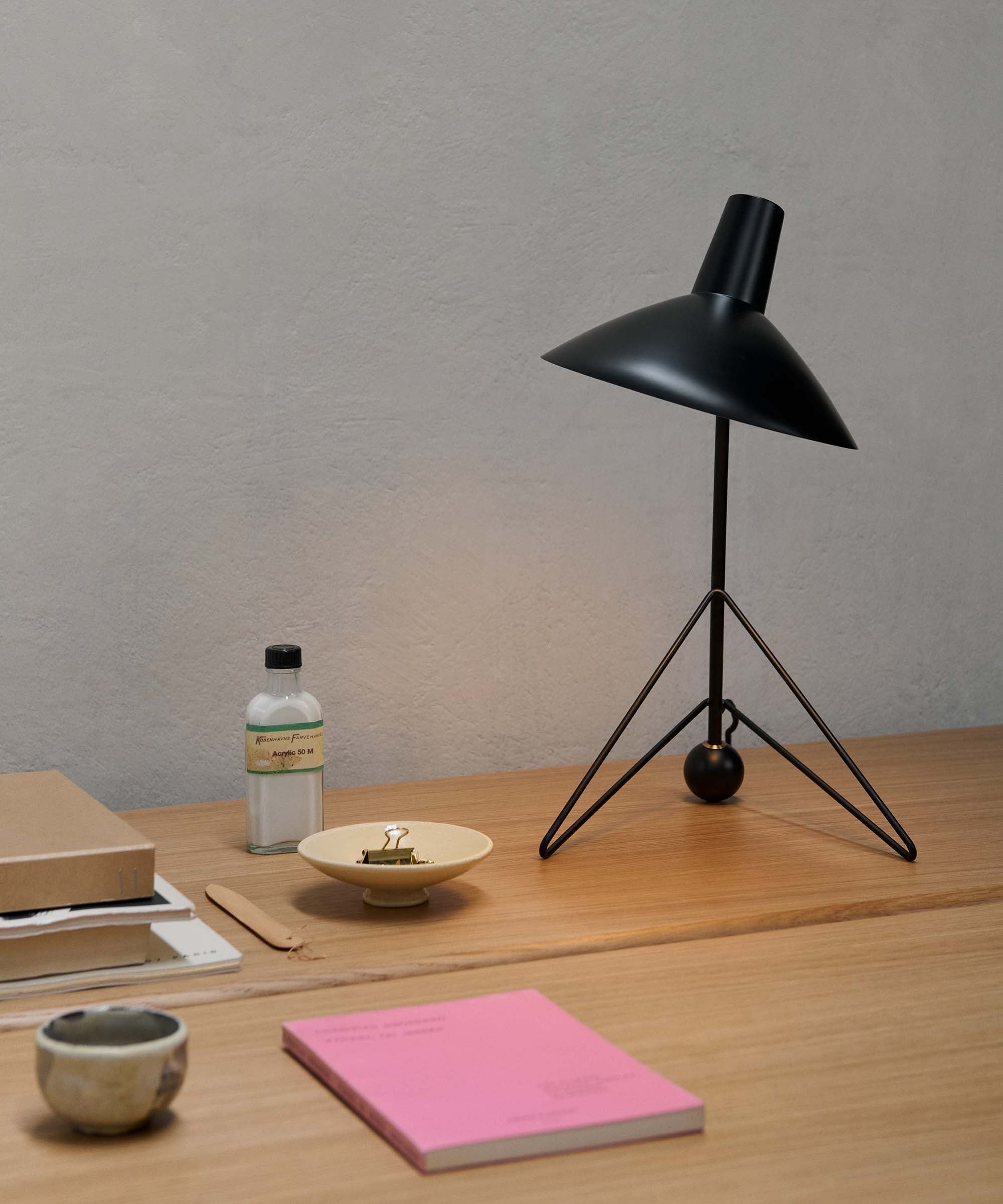 Tripod Table Lamp HM9