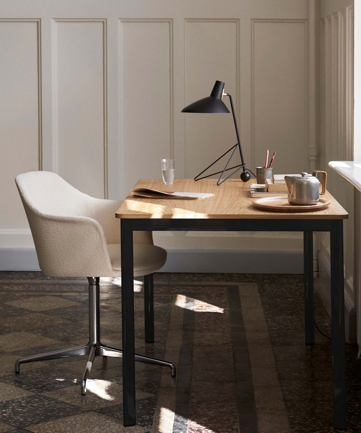 Tripod Table Lamp HM9