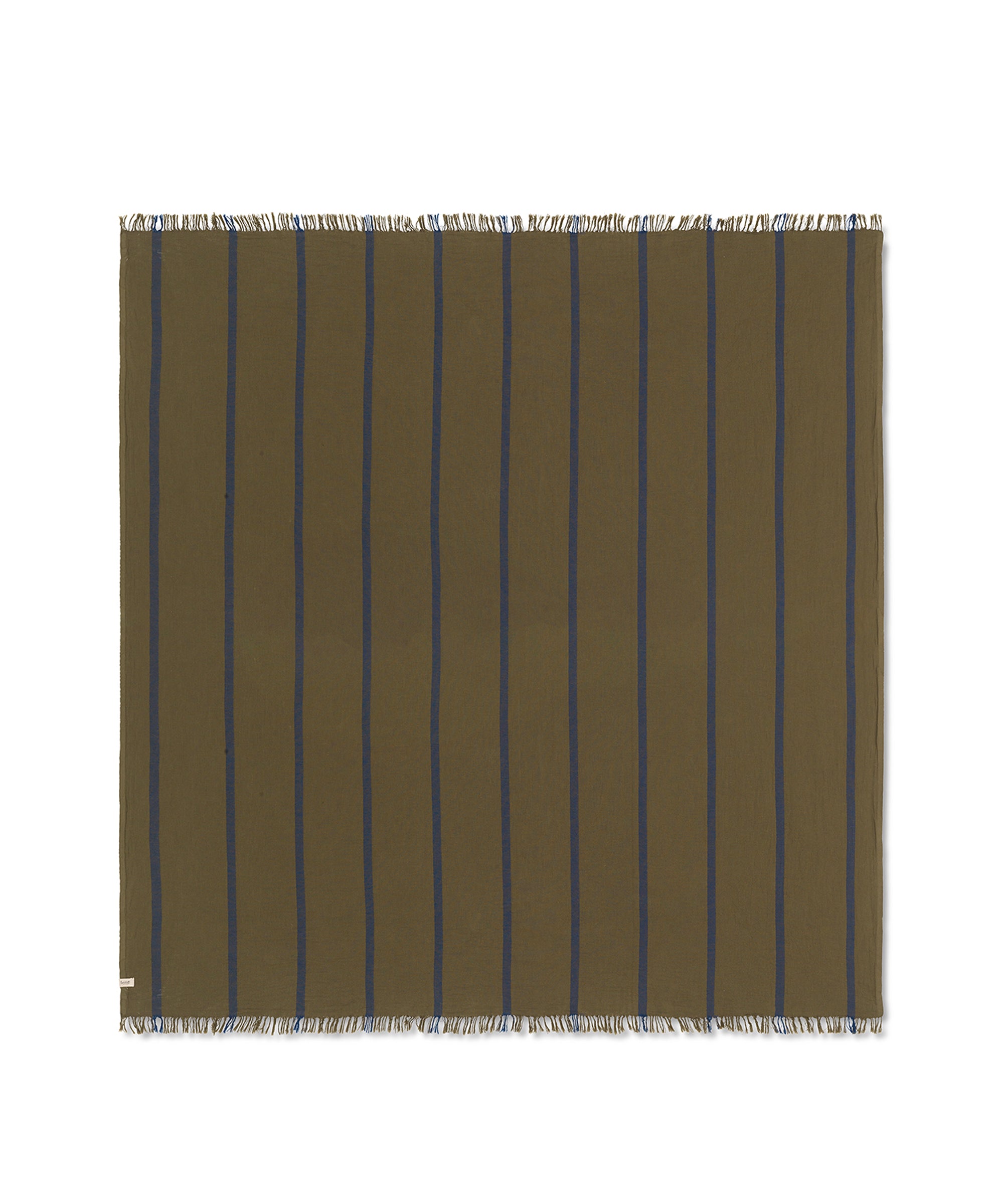 yard-picnic-blanket-1104265596