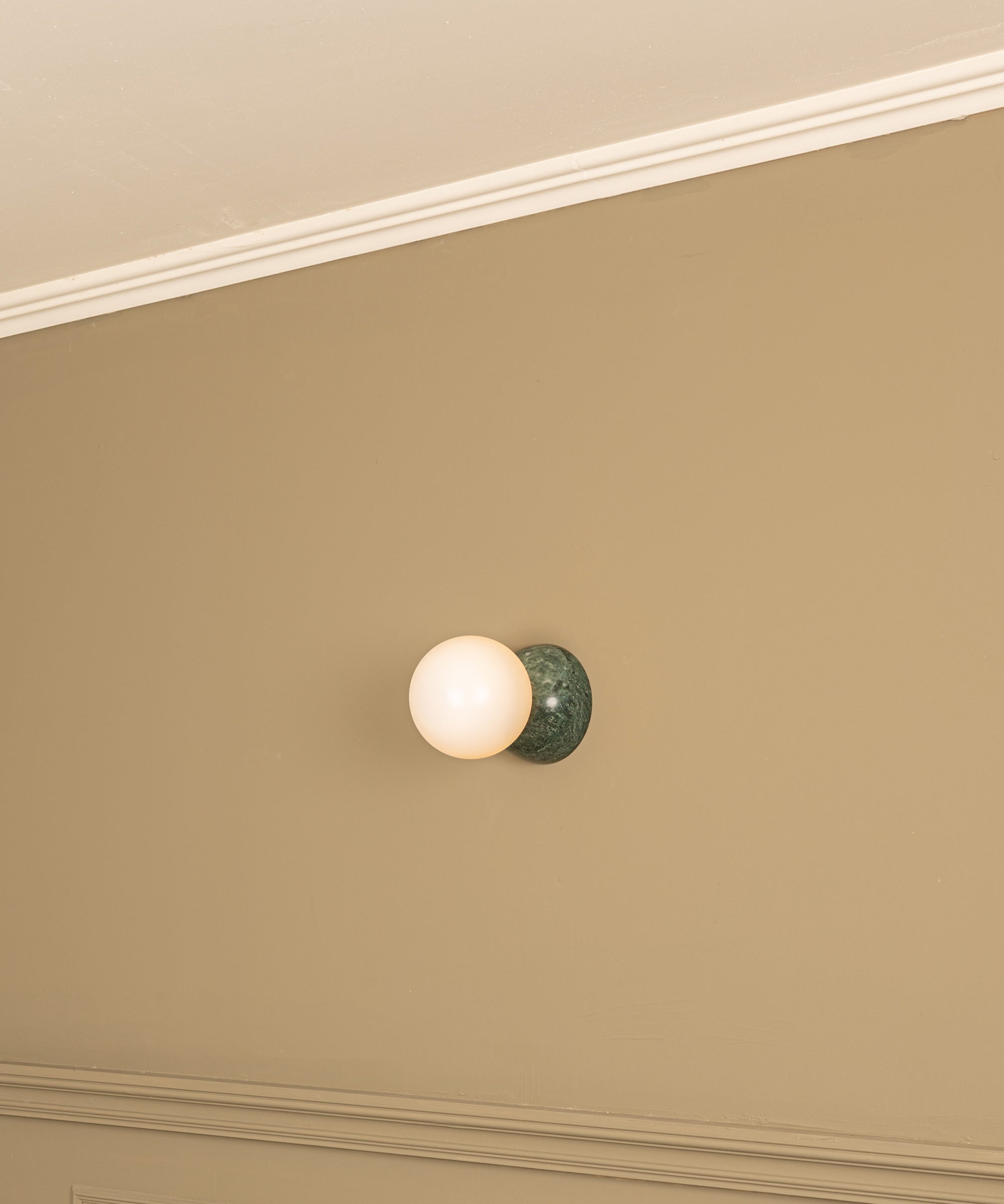 Eklipso Sconce