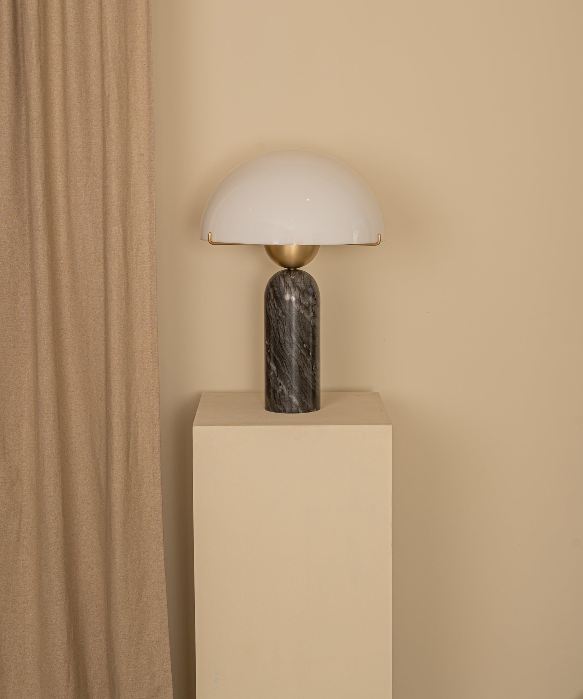 Peono Table Lamp