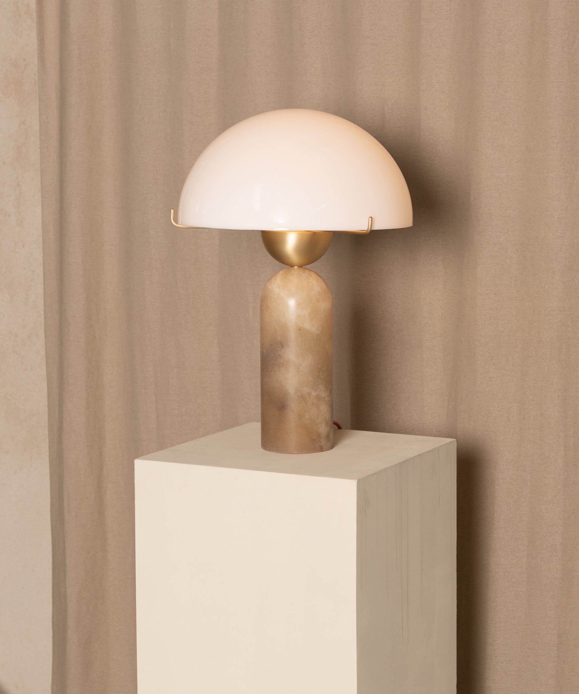 Peono Table Lamp